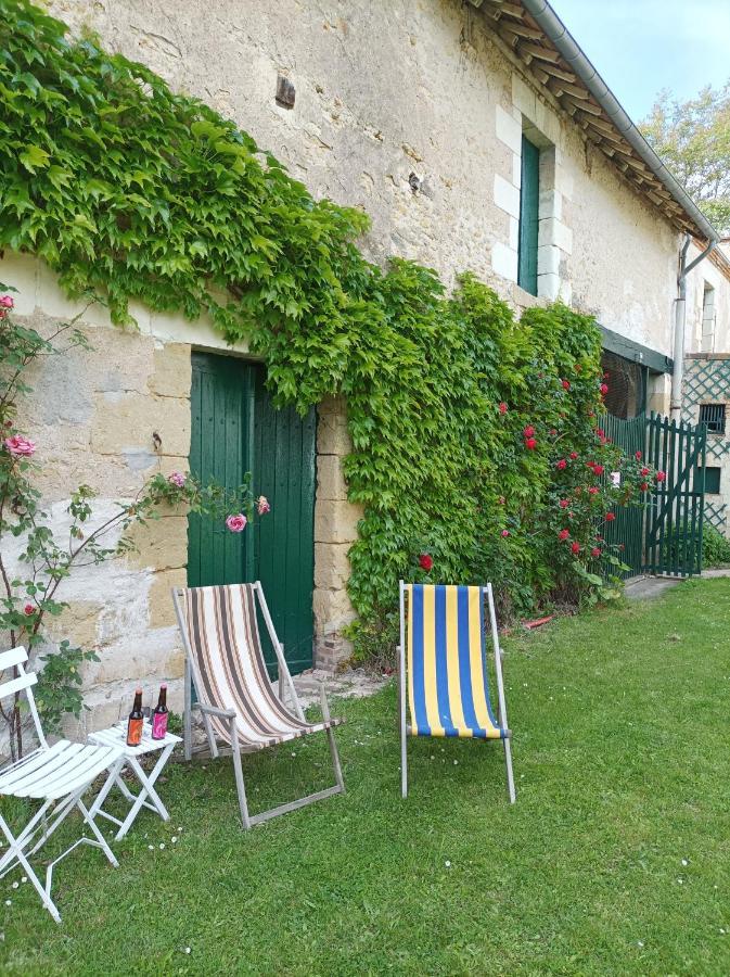 Le Relais Des Roses- Chambres D'Hotes Vatan Kültér fotó