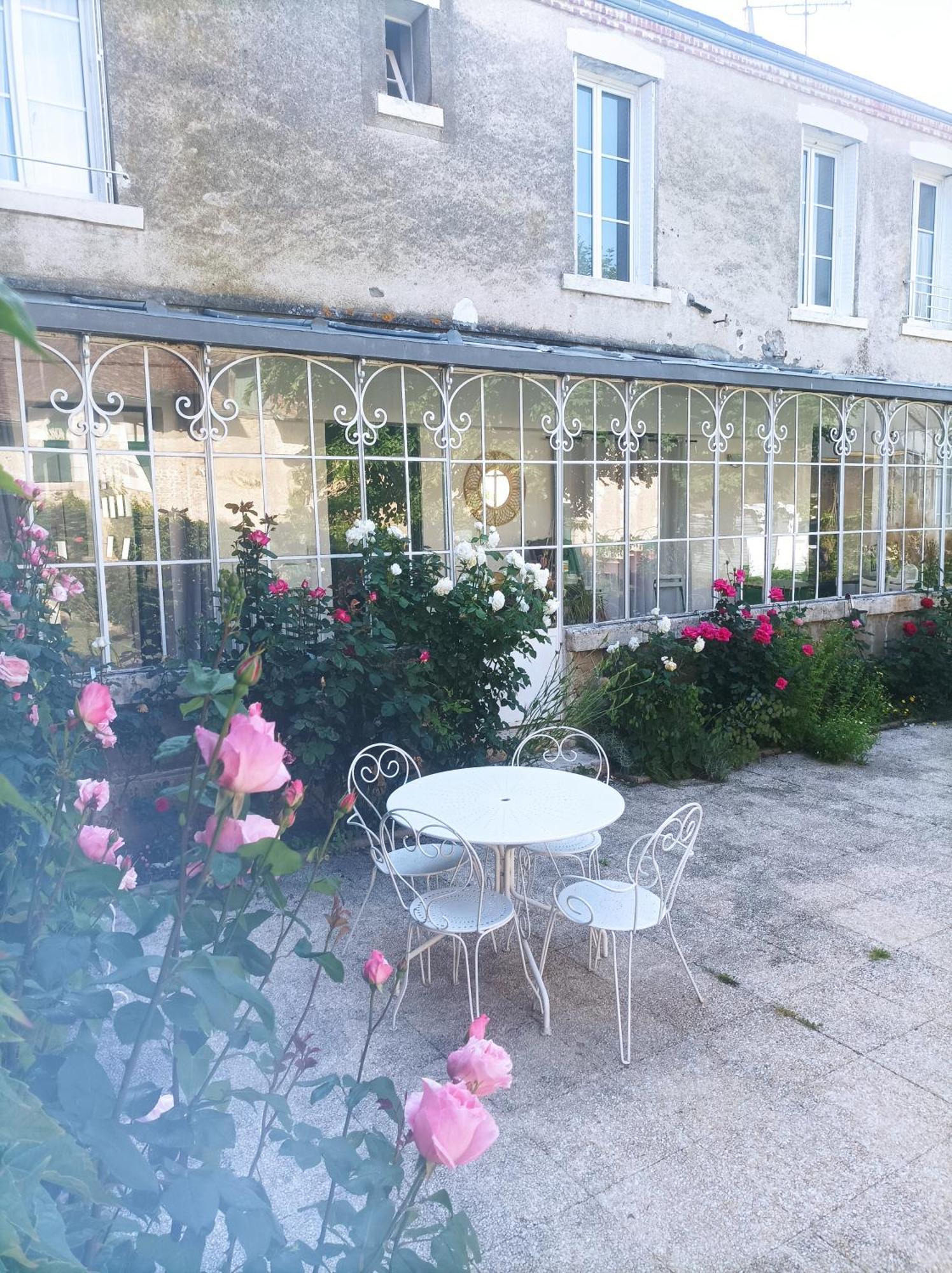 Le Relais Des Roses- Chambres D'Hotes Vatan Kültér fotó